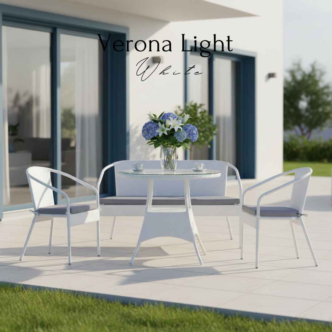 Zahradní sestava VERONA LIGHT + BALINA Terico. Skládá se ze dvou židlí, pohovky a stolu. Bilá barva